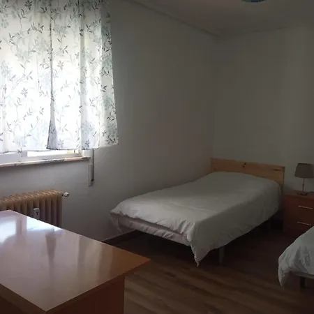 Acogedora Privada En Piso Familiar Con Bano Compartido Couette-café