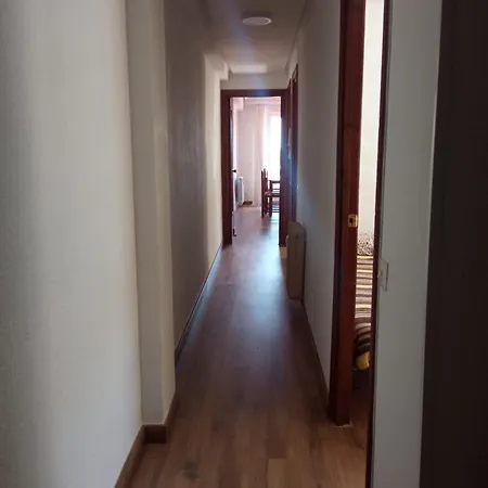 Acogedora Privada En Piso Familiar Con Bano Compartido