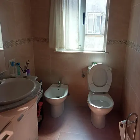 Acogedora Privada En Piso Familiar Con Bano Compartido Couette-café