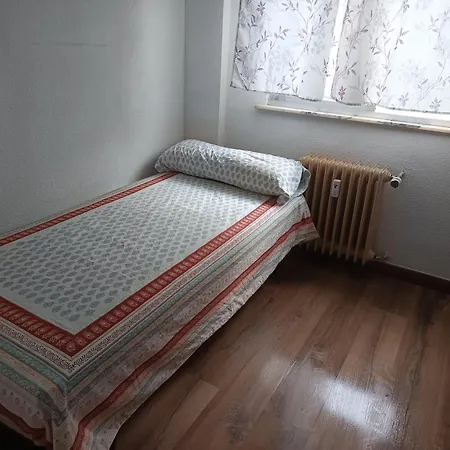 Acogedora Privada En Piso Familiar Con Bano Compartido 萨拉曼卡