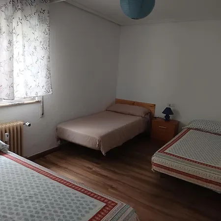 Acogedora Privada En Piso Familiar Con Bano Compartido 住宿加早餐酒店 萨拉曼卡