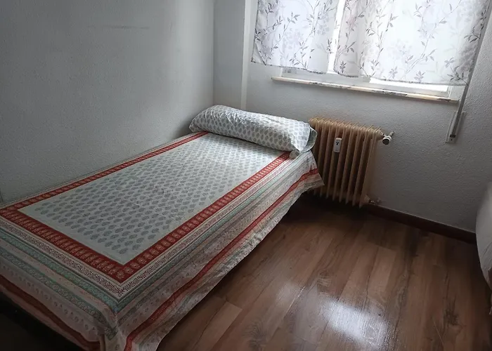 Acogedora Privada En Piso Familiar Con Bano Compartido 萨拉曼卡